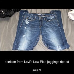 Levi’s Low Rise Jeggings - ripped